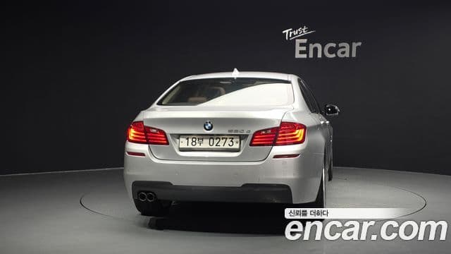 BMW 5 Series (F10) 4