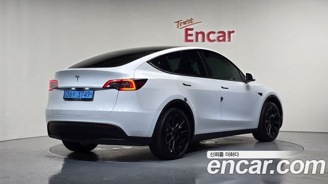 Tesla Model Y 2