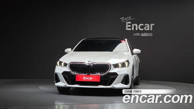 BMW 5 Series (G60) 2