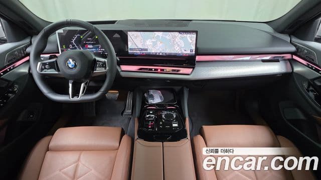 BMW 5 Series (G60) 4