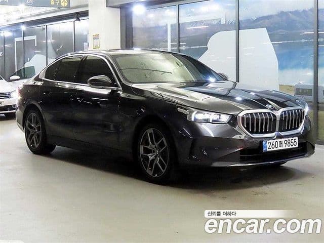 BMW 5 Series (G60)