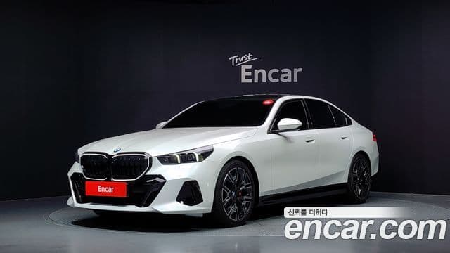 BMW 5 Series (G60)