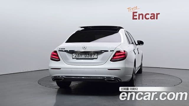 Mercedes-Benz E-Class W213 4