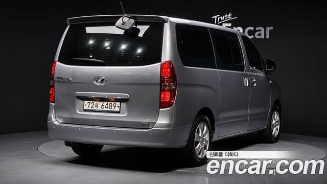 Hyundai The New Grand Starex 2