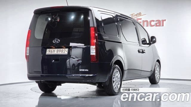 Hyundai Staria 2