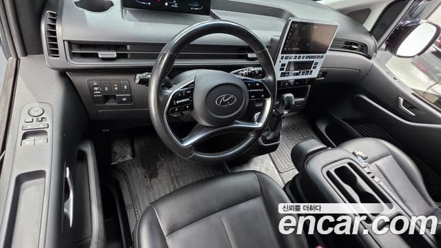 Hyundai Staria 4