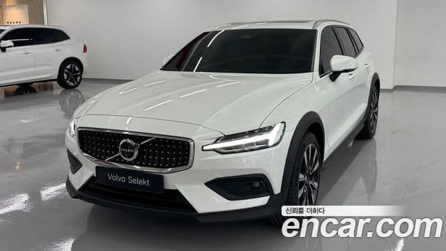Volvo V60 Cross Country 2nd Gen 1