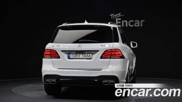 Mercedes-Benz GLE-Class W166 4
