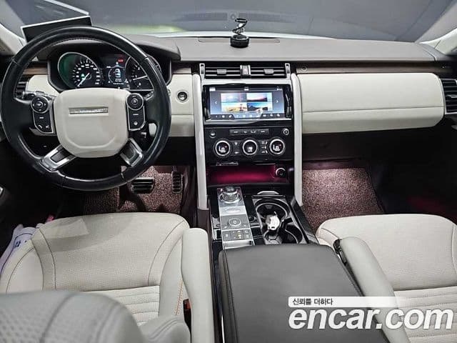Land Rover Discovery 5 4