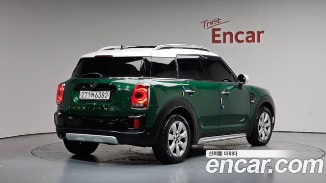 MINI Cooper D Countryman 2