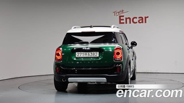 MINI Cooper D Countryman 4