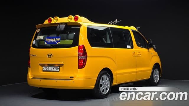 Hyundai The New Grand Starex 2