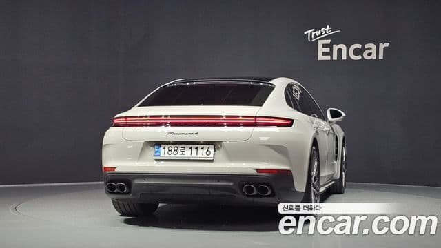Porsche Panamera (976) 4