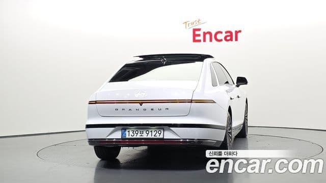 Hyundai Grandeur (GN7) 3