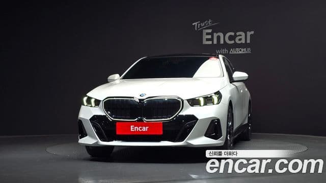 BMW 5 Series (G60) 2