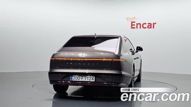 Hyundai Grandeur (GN7) 3