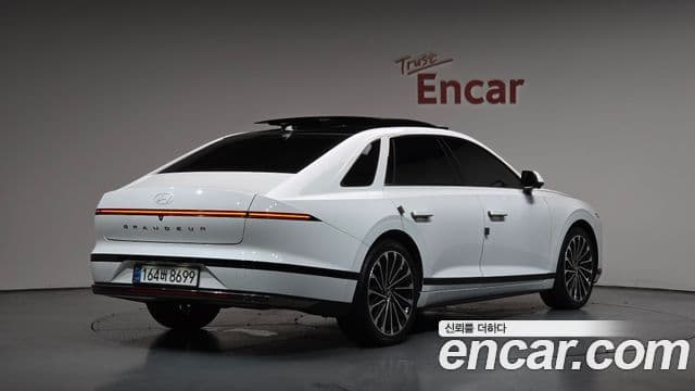 Hyundai Grandeur (GN7) 2
