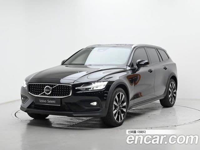 Volvo V60 Cross Country 2nd Gen — 1