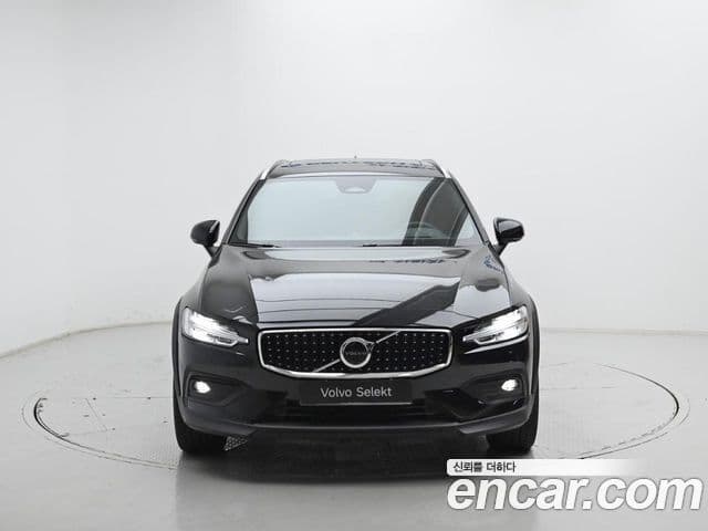 Volvo V60 Cross Country 2nd Gen 2