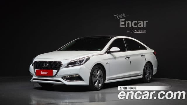 Hyundai LF Sonata Hybrid 1