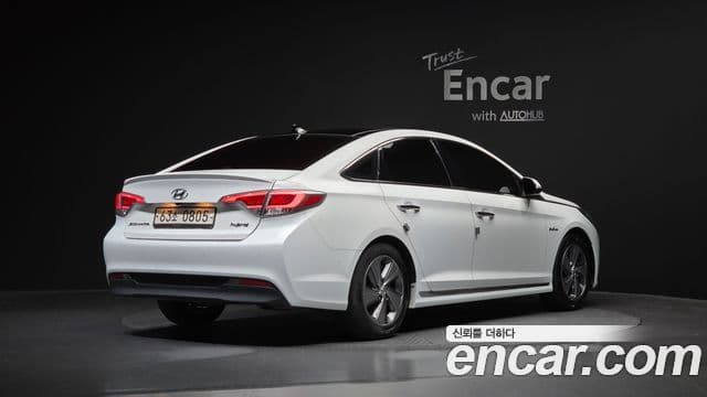 Hyundai LF Sonata Hybrid 2