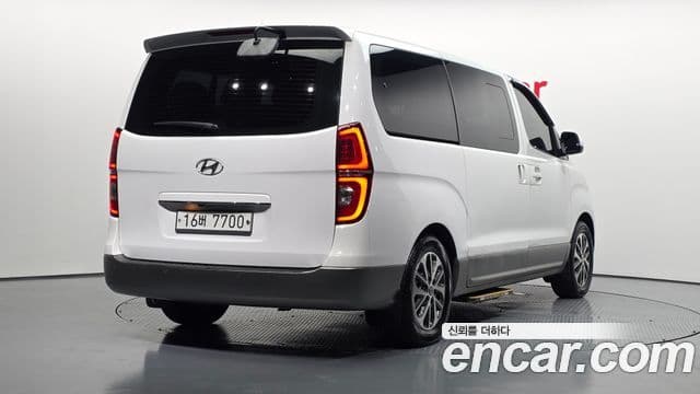 Hyundai The New Grand Starex 2