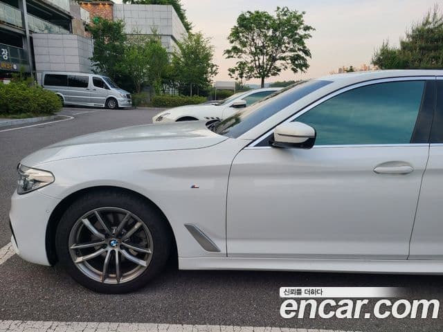 BMW 5 Series (G30) 2