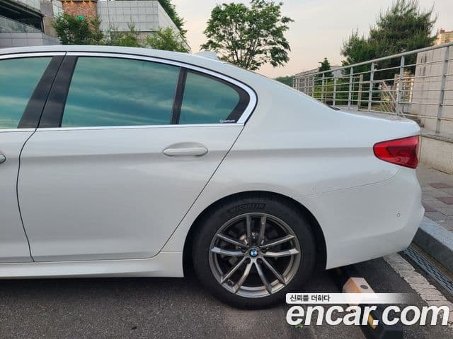 BMW 5 Series (G30) 3