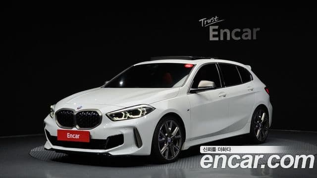 BMW 1 Series (F40) 1