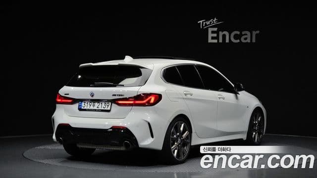 BMW 1 Series (F40) 2