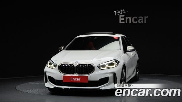 BMW 1 Series (F40) 3
