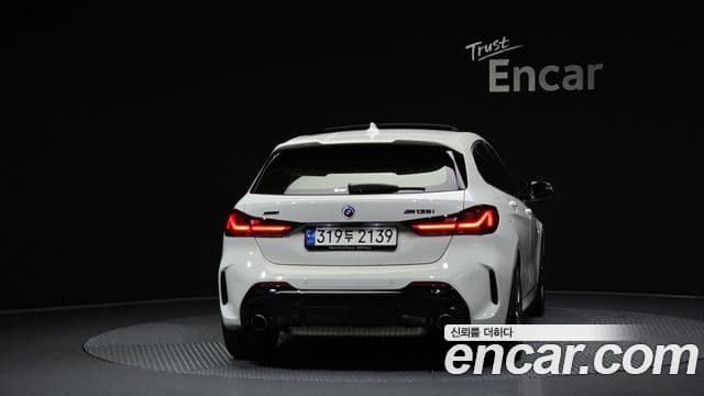 BMW 1 Series (F40) 4
