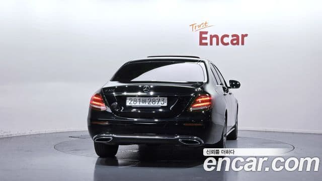 Mercedes-Benz E-Class W213 4