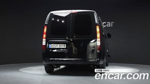 Hyundai Staria 4
