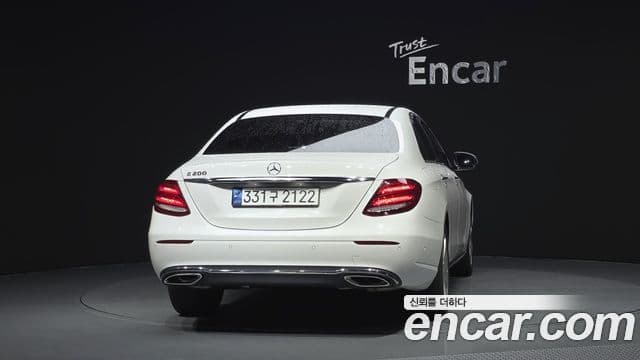 Mercedes-Benz E-Class W213 4