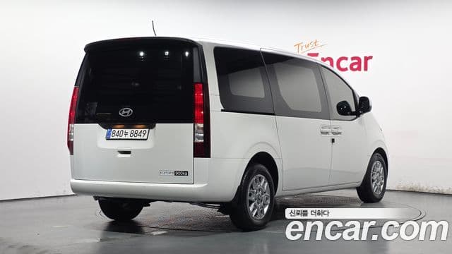 Hyundai Staria 2