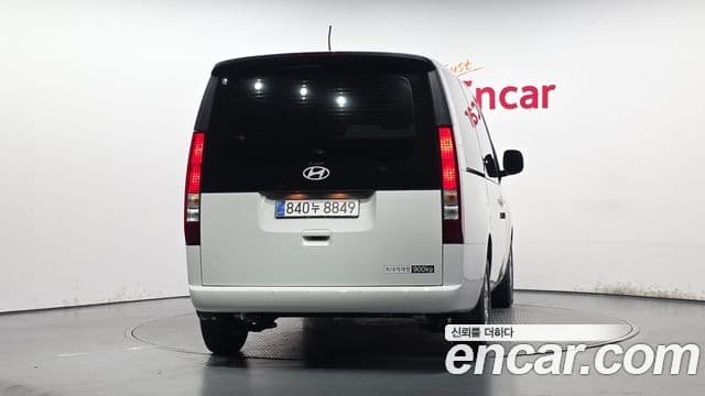 Hyundai Staria 4