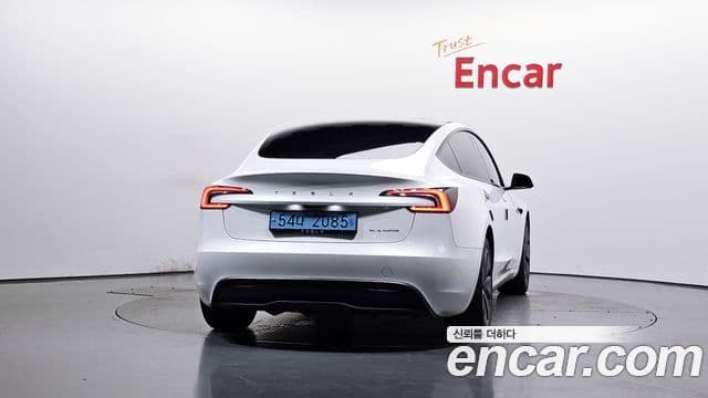 Tesla Model 3 4