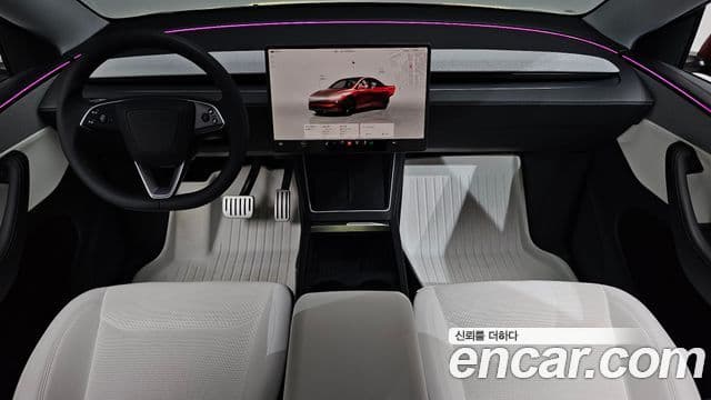 Tesla Model Y 4
