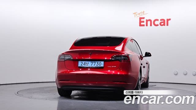Tesla Model 3 4