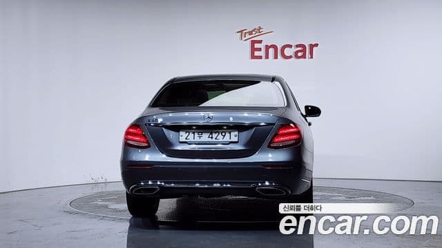 Mercedes-Benz E-Class W213 4