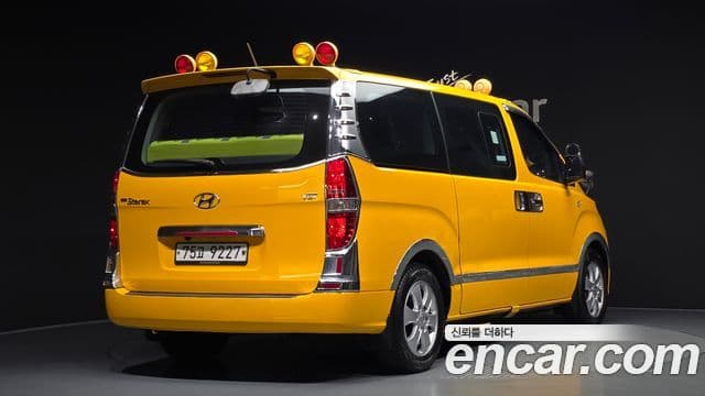 Hyundai The New Grand Starex 2