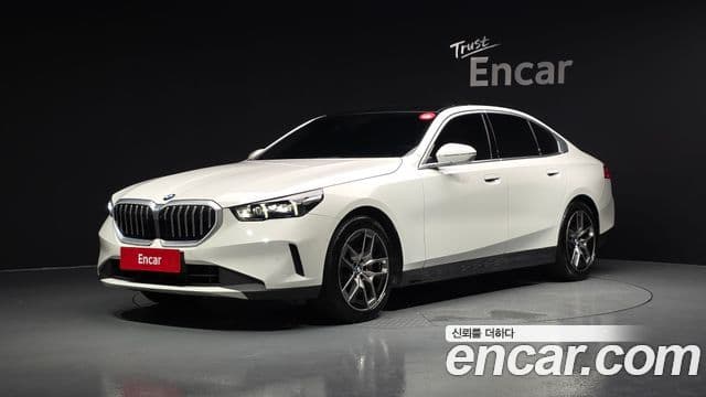 BMW 5 Series (G60)