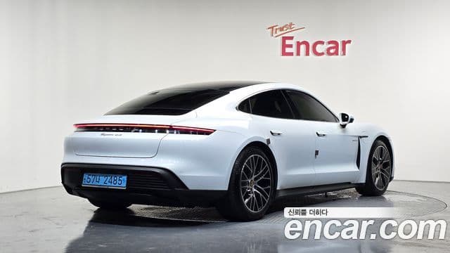 Porsche Taycan 2