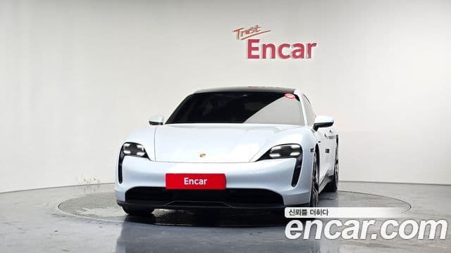 Porsche Taycan 3