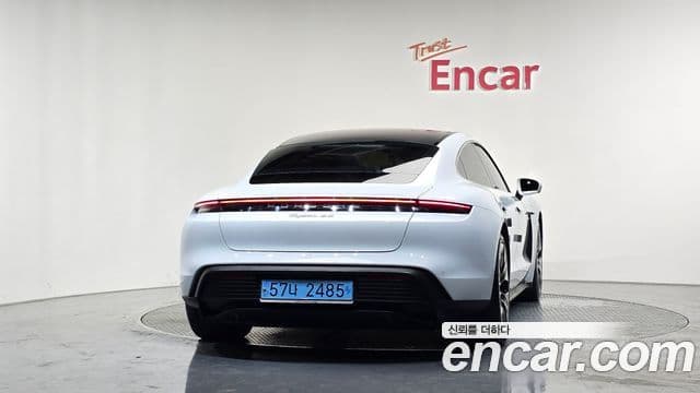 Porsche Taycan 4
