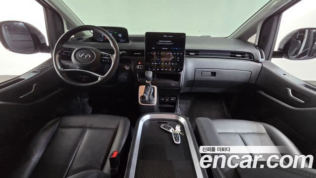 Hyundai Staria 4