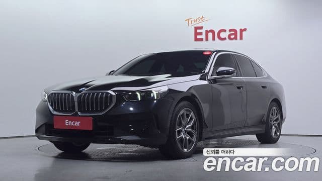 BMW 5 Series (G60)