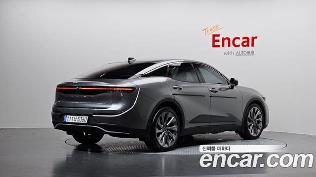 Toyota Crown Crossover 2