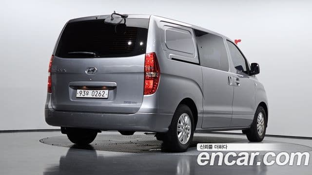 Hyundai The New Grand Starex 2
